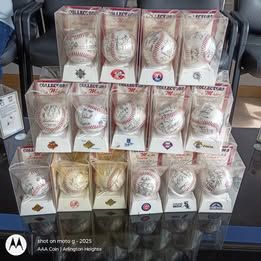 Collectable Signed Chicago Cubs Souvenir Baseball (and various other teams)